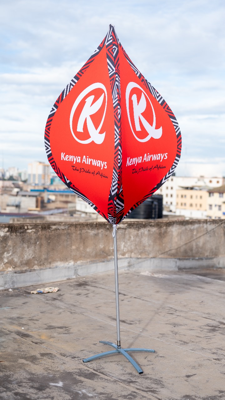 Light up your celebrations with this charming lantern banner