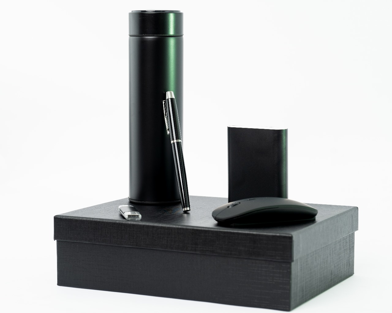 Executive Gift Set with Flask, Wireless Mouse, Power Bank, 8GB Flash Drive & Pen - Image 3